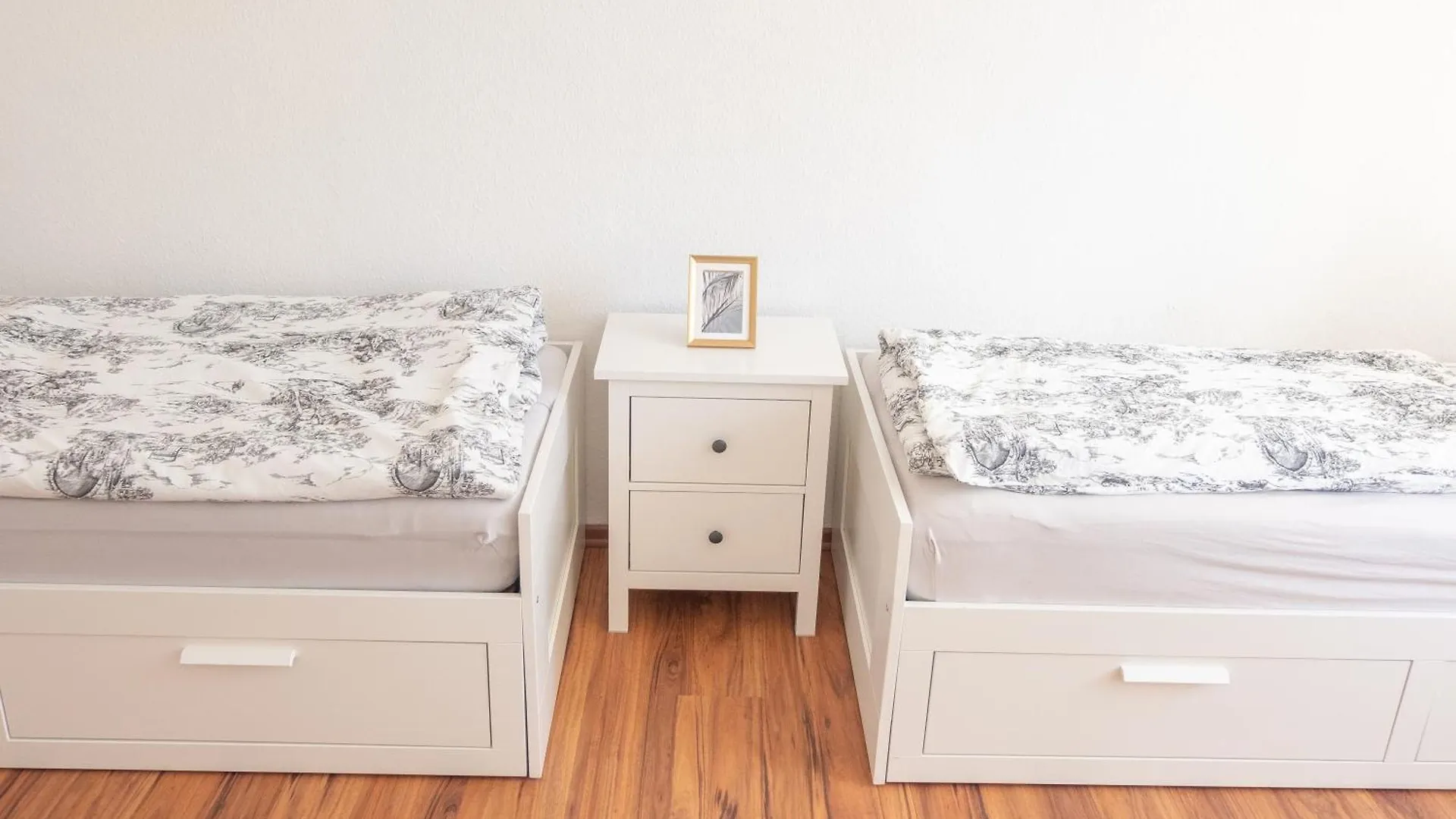 Grosse Zwei Zimmer Wohnung Mit Balkon Leipzig Germany