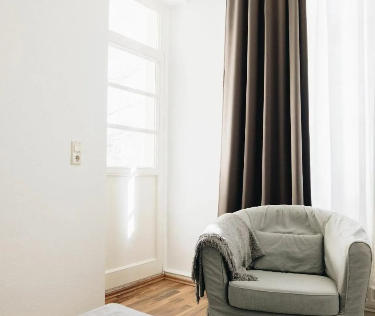 Grosse Zwei Zimmer Wohnung Mit Balkon Leipzig 0*,