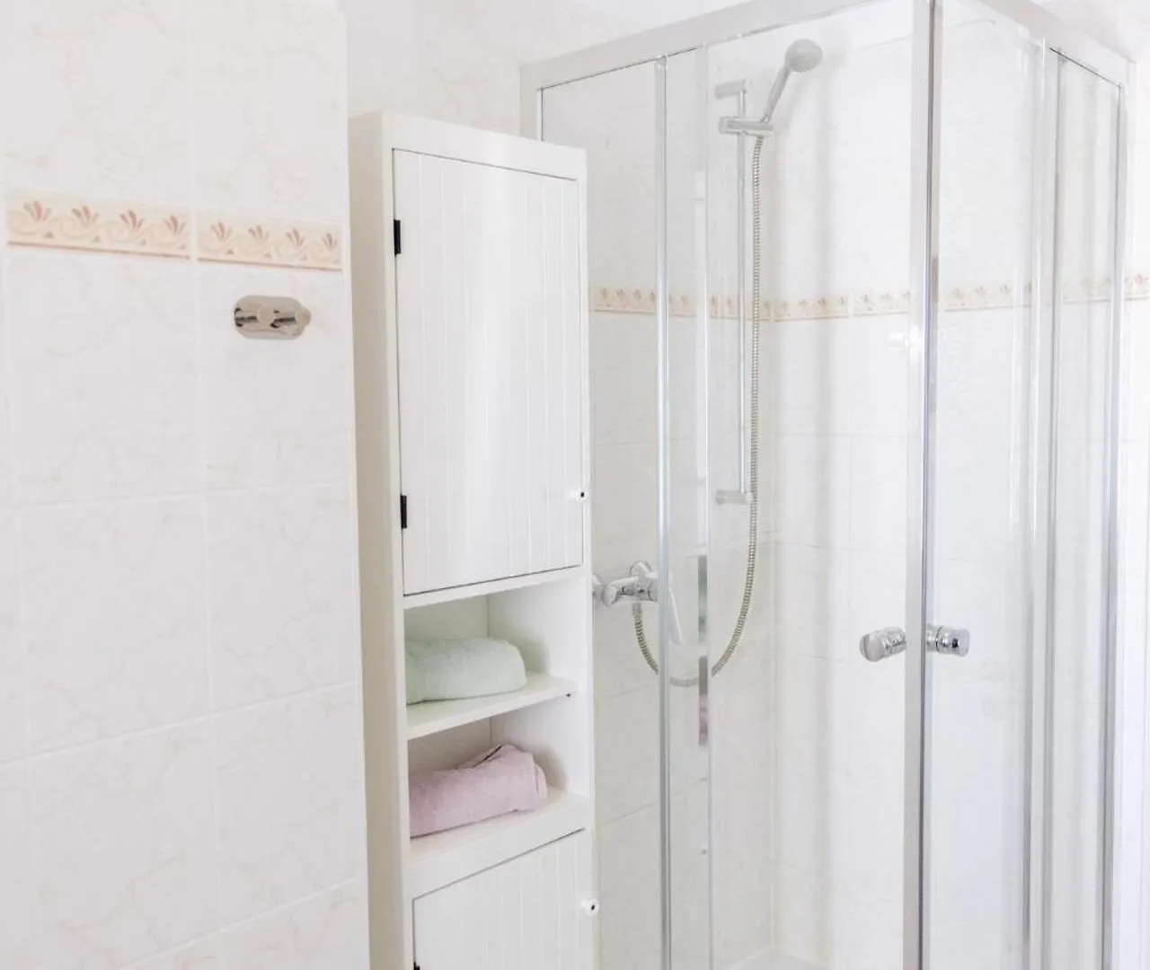 Apartment Grosse Zwei Zimmer Wohnung Mit Balkon Leipzig Germany