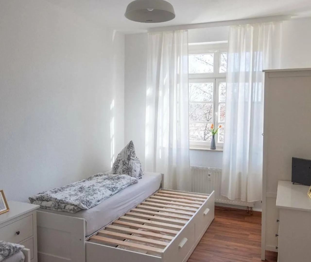 Grosse Zwei Zimmer Wohnung Mit Balkon Leipzig Apartment